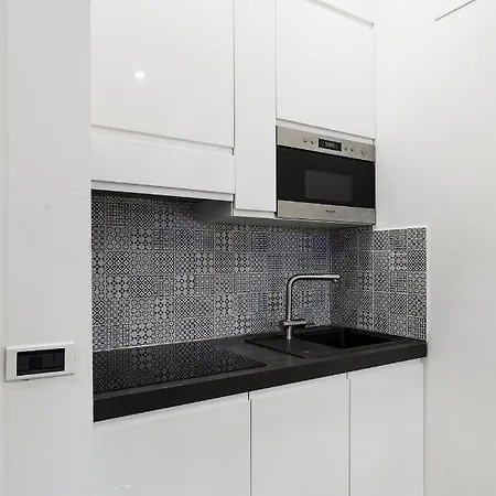 Borghese Flat With Terrace Lägenhet